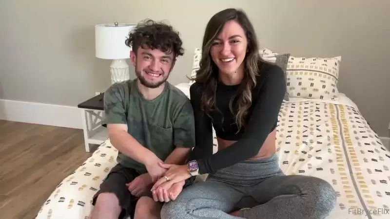 [OnlyFans] Bryce Adams Have Sex With A Midget